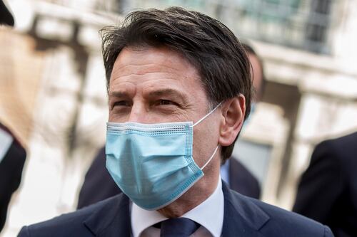 Il nuovo partito di Conte: l'ultimo bluff del premier tra preti e 5 Stelle