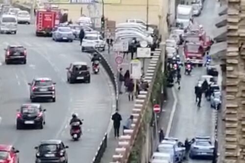 La protesta contagia Regina Coeli. Roghi nel carcere, arrivano i pompieri
