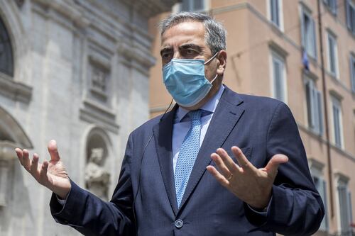 Governo indagato, l'attacco del senatore Gasparri: il premier andrebbe incriminato. Ma finirà tutto a tarallucci e vino
