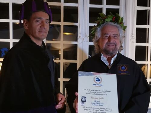 Laurea honoris causa a Beppe Grillo. Ma l'università è tutta un programma
