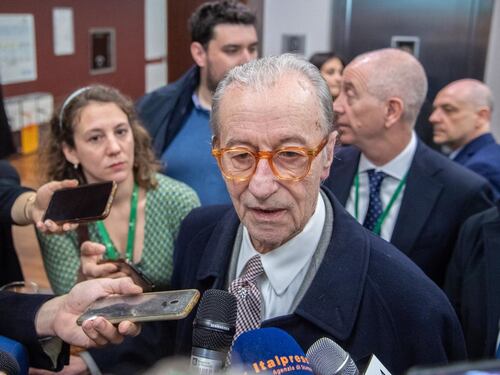 Feltri mette nel mirino Conte: "Tutte balle, sa mettere la pochette nel taschino"