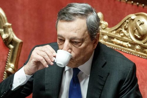 Draghi ordina il doppio dei caffè di Conte. Maxi-scorta di cialde per il prossimo premier