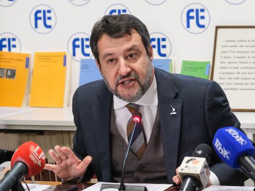 Auto, salta lo stop nel 2035: il ministro Salvini in prima pagina sul Financial Times
