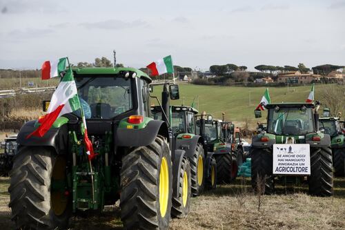 Agricoltori, Paragone: la vittoria dei trattori dimostra il fanatismo Ue