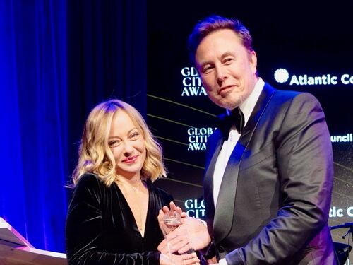 Musk, il collaboratore umilia il Pd dopo l’invettiva social. “Drogati, pedofili, corrotti”