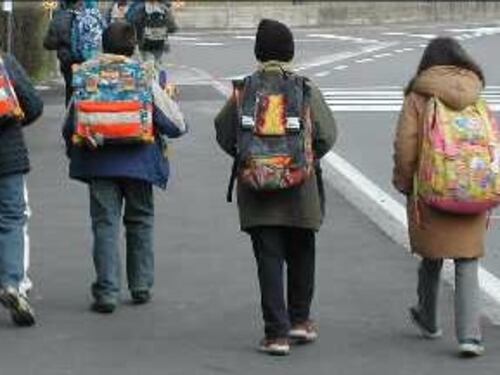 Alunni accompagnati a scuola, basterà la firma dei genitori
