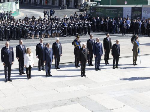 2 giugno, Meloni con Mattarella all'Altare della Patria: "Onorare chi ha dato la vita per difendere l'Italia"