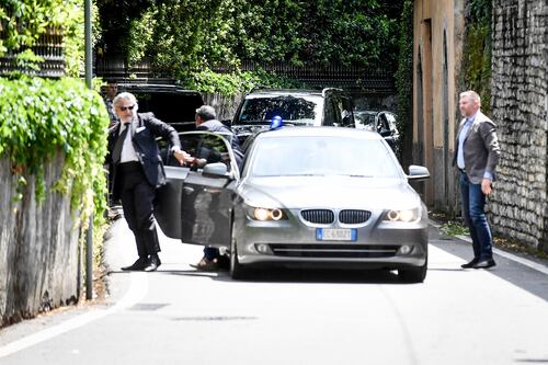 Barack Obama, Michelle e le figlie ospiti a casa Clooney