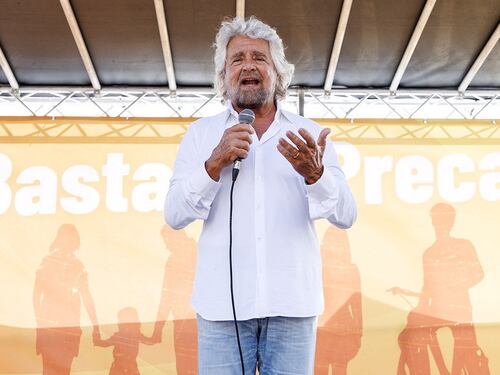 Beppe Grillo invoca le "brigate di cittadinanza", il centrodestra insorge