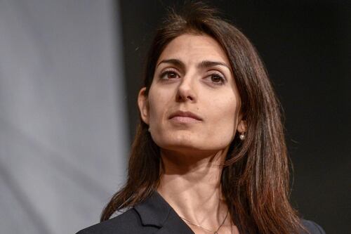 I romani bocciano (ancora) la Raggi