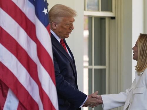 Trump incorona Meloni: "Sui dazi ci sarà l’accordo". Vertice Usa-Ue a Roma