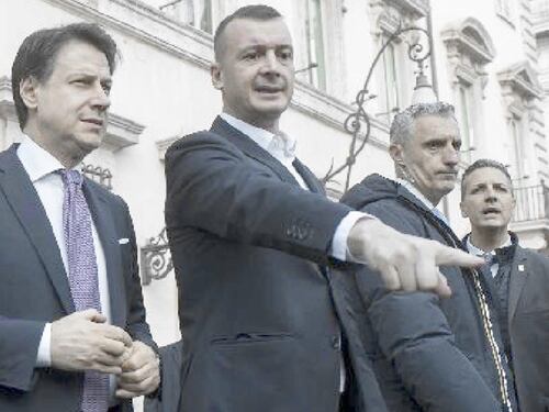 La replica di Palazzo Chigi: "Costretti alle spese dal decreto Dadone"