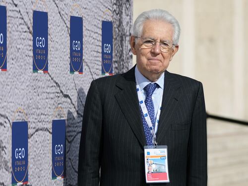Mario Monti mette il bavaglio al governo: “Bce? Meglio il silenzio”