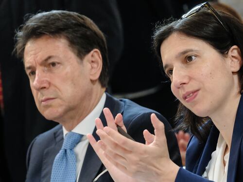 Riarmo, M5S e AVS in piazza mentre i dem si spaccano. Picierno: “Minano la credibilità del Pd”