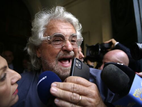 Beppe Grillo fa utili con i contributi per il Covid