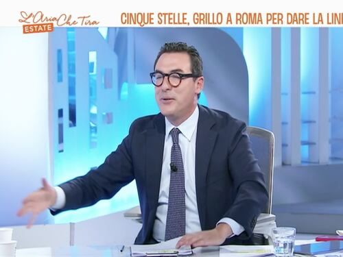 L’Aria che Tira, Ignazio La Russa sente parlare di Grillo e Travaglio e inizia a brontolare. La reazione in studio