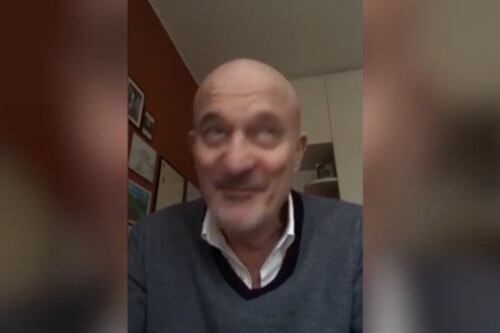 Claudio Bisio positivo al Covid: ho tosse e voce bassa. E salta la presentazione di Tutta colpa di Freud