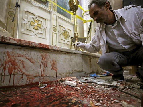 Strage di cristiani in Egitto: almeno 45 morti. Papa Francesco conferma il viaggio