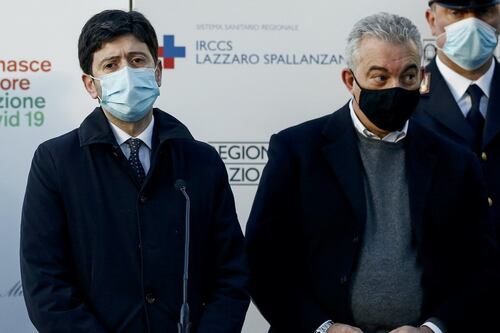 Mario Draghi fa a pezzi il piano vaccini di Speranza e Arcuri: bocciate le Primule