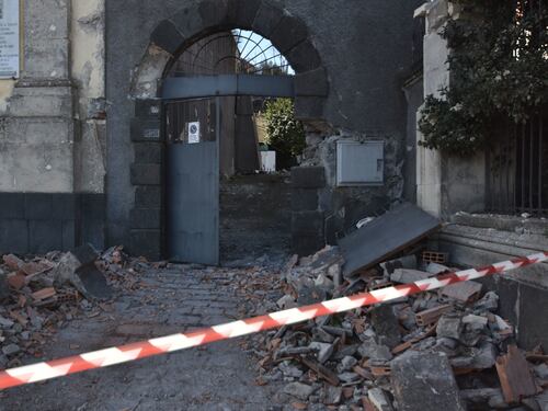Terremoto sull'Etna, crolli e feriti