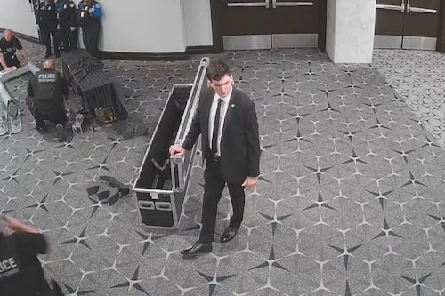 Attentato a Trump, Allen corre verso la sicurezza e spara. Ecco le immagini