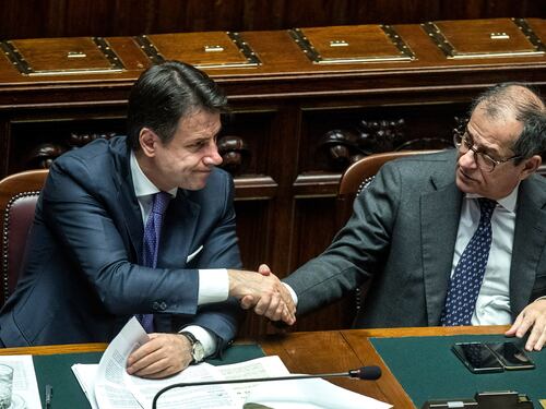 Ecotassa, pensioni d'oro e bonus cultura. Ecco come cambia la manovra
