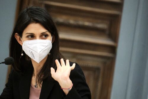 Un solo finanziatore per Virginia Raggi sindaca: lei. Niente sponsor per il comitato