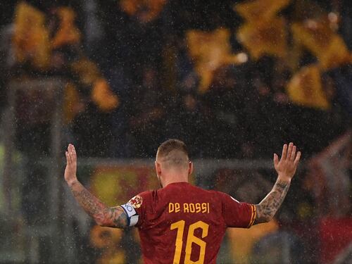 Tripudio giallorosso per De Rossi. E la Roma vince