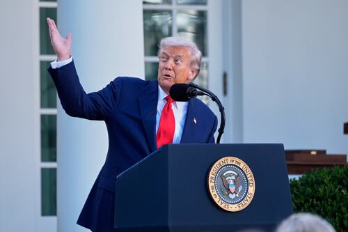 Il Time incorona Trump ma lui si infuria: "La foto peggiore di sempre"