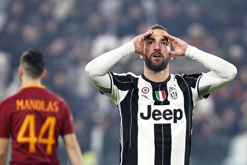 Higuain dice sì al Milan. Scambio anche tra Bonucci e Caldara