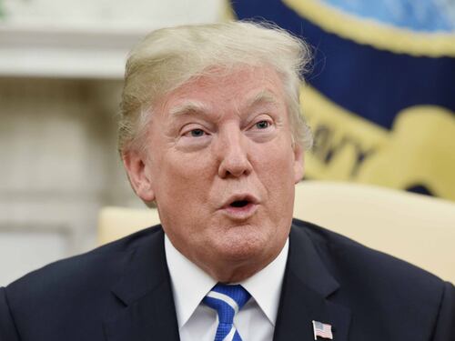 Trump telefona alla vedova del soldato, ma non ricorda il nome