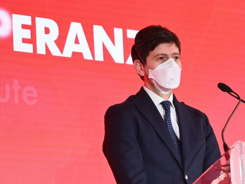 "Solo una pausa", Speranza vede già il via libera Ema al vaccino AstraZeneca
