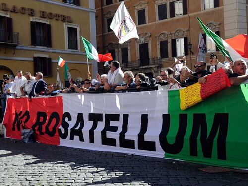 Camera assediata mentre arrivano i primi sì al Rosatellum Bis