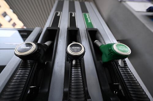 Carburanti, cos'è l'effetto 'missili e piume" e perché il calo non è immediato