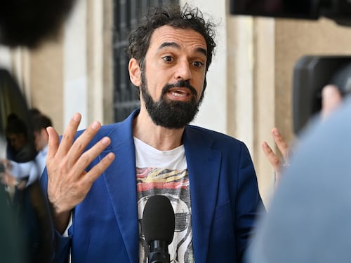 Isola dei famosi, sbarca Dino Giarrusso. E dal M5s: "Scontro tra titani con Adinolfi..."