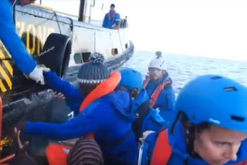 Nave Ong con 49 migranti a Lampedusa. Salvini: è dei centri sociali, non sbarca