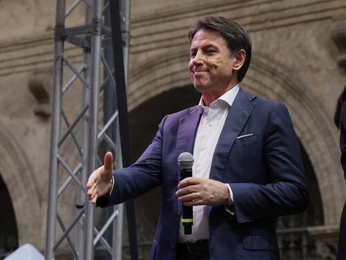 Conte sprofonda nei sondaggi. E Appendino detta la linea: «Marchiamo le distanze»