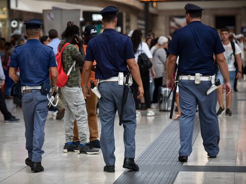 Presi a coltellate sul Frecciarossa, grave una donna: fermato l'ex fidanzato