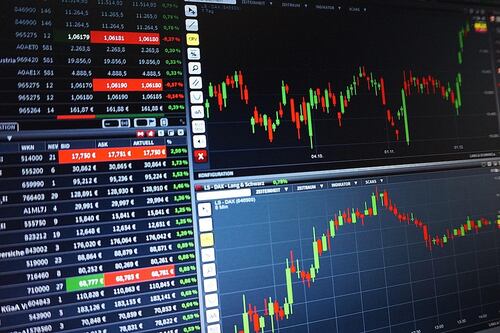 Dazi, borse europee in profondo rosso: crollo su tutta la linea dopo la mossa di Trump