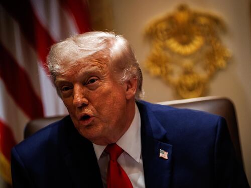 Iran, il bivio fra diplomazia e guerra. Trump: "Nostro impegno verrà ripagato"