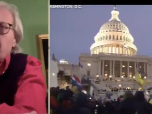 Vittorio Sgarbi all'assalto: spero accada anche in Italia. La donna morta a Washington? "Una martire"