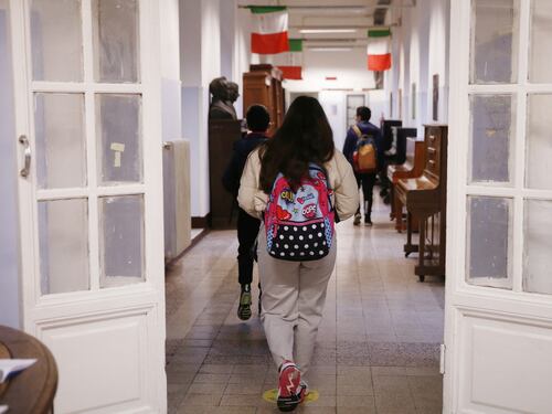 "Incredibile riaprire le scuole a bambini non vaccinati". L'allarme di Massimo Galli