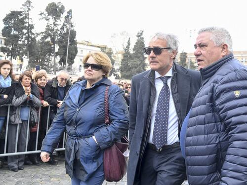 Dalla Carlucci a Giletti l'abbraccio dei colleghi a Fabrizio Frizzi