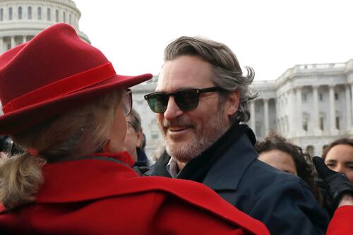 Joker fa il gretino: Joaquin Phoenix arrestato al sit-in per il clima