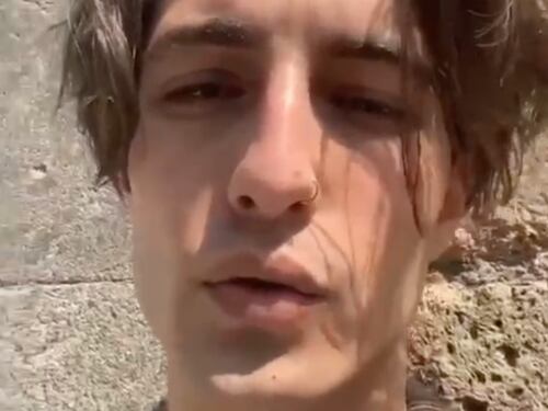 Perfino Damiano dei Maneskin capisce quello che non entra in testa a Grillo e sua moglie: una donna denuncia violenza quando riesce