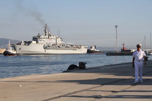 Navi militari contro gli sbarchi. Aerei e radar per controllare le partenze