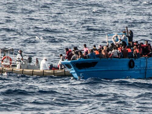 Tunisia, affonda barcone: è strage di migranti