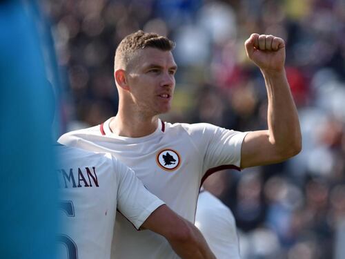 Roma di nuovo seconda: Crotone lotta ma si arrende 2-0
