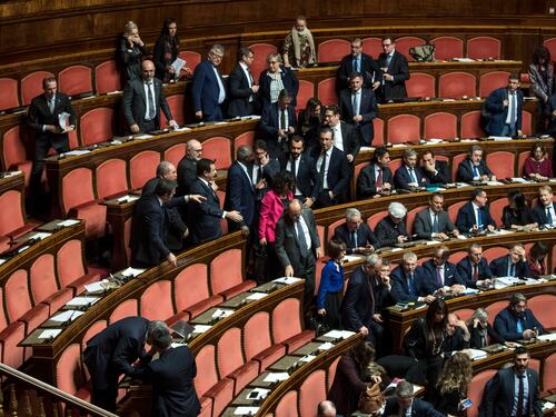 Intercettazioni, il Senato dà l'ok al decreto. Matteo Renzi non vota