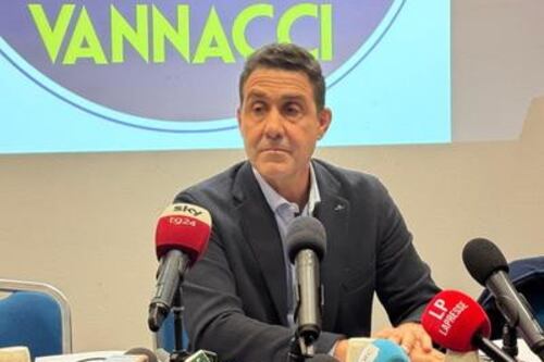 Vannacci lancia Futuro Nazionale: "Registrato lo statuto"